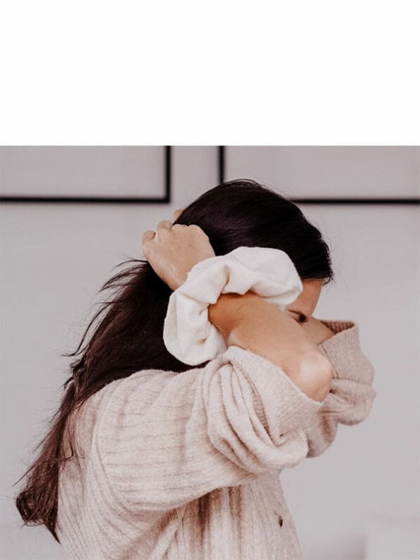 statement scrunchie in weiß